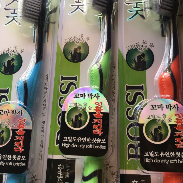 Bàn chải đánh răng làm từ than hoạt tính Bossi Hàn Quốc 921
